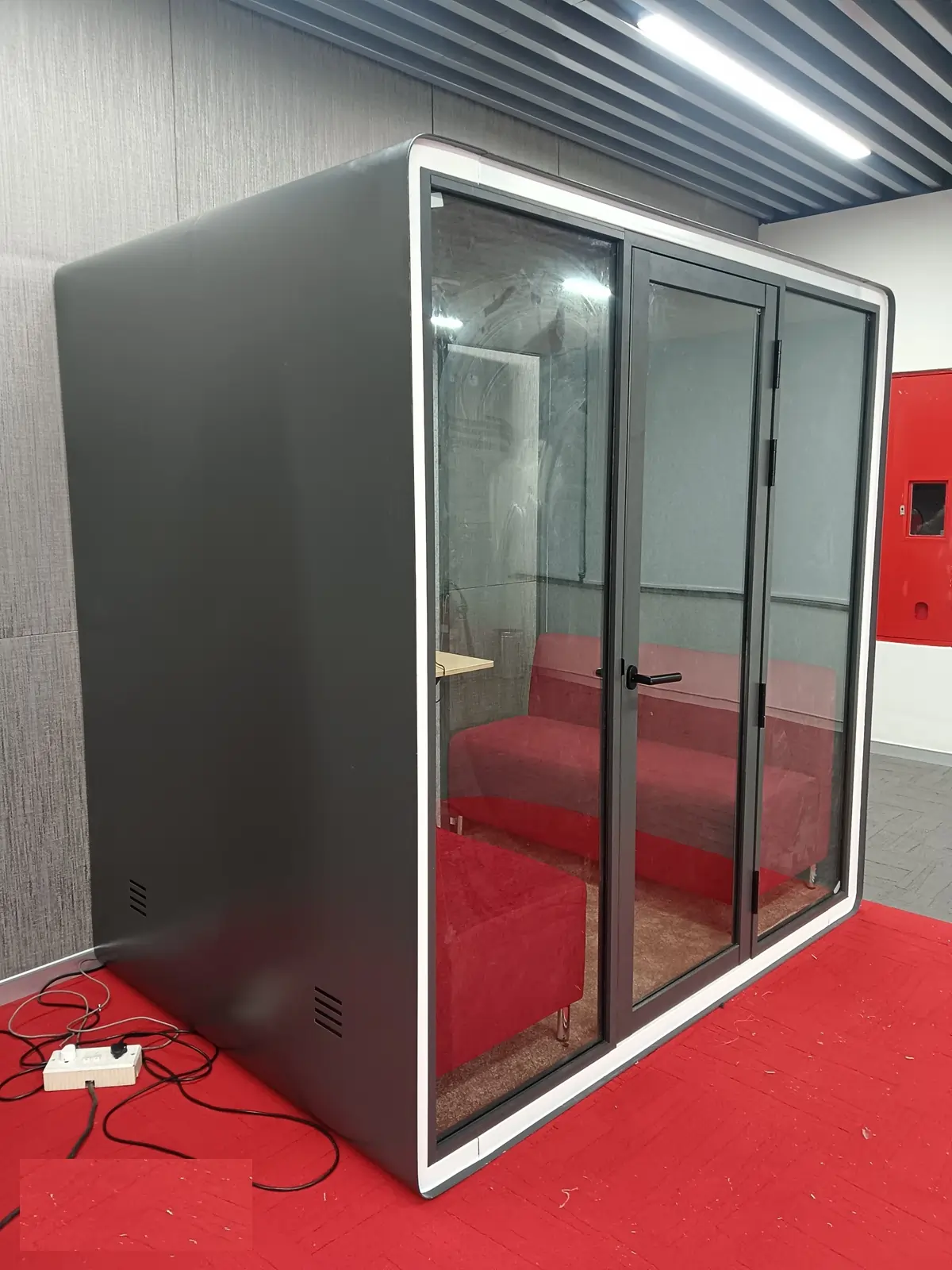 Ultra Meeting Pods